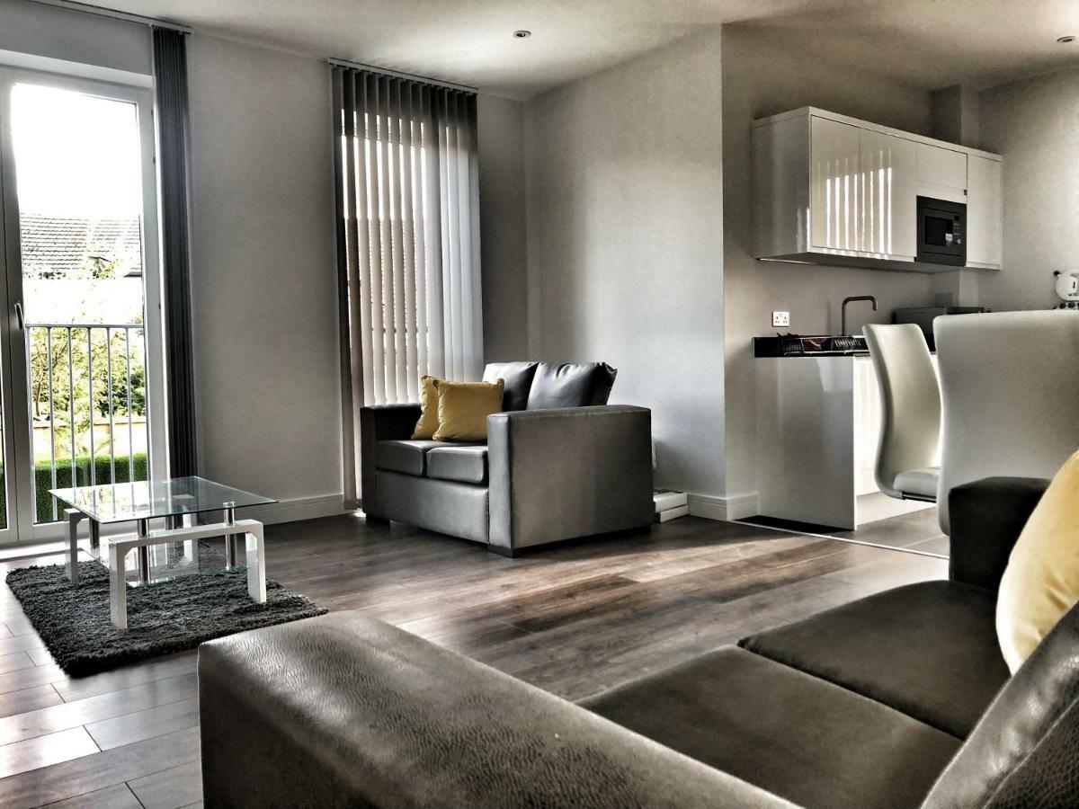 Luxury 2 Bed 2 Bath Apartment 18 Mins From Central London - Sleeps 6 Watford  Buitenkant foto